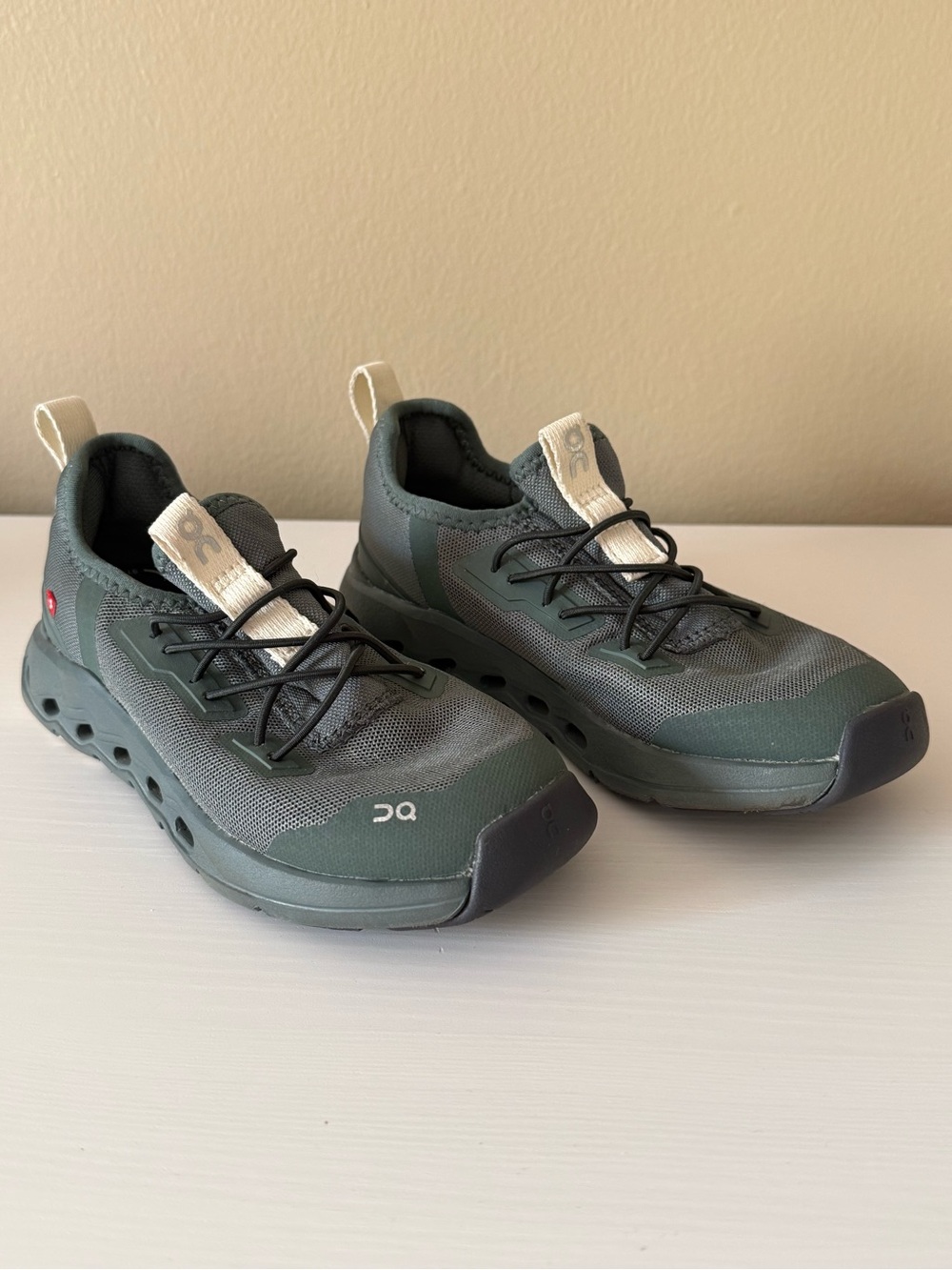On Cloud Kids Sneaker in Forest Green with Cream Pull Tabs